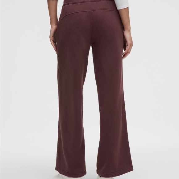 Women's Lululemon Wide Leg Scuba Sweatpants in Goodnight Plum - Picture 3 of 9
